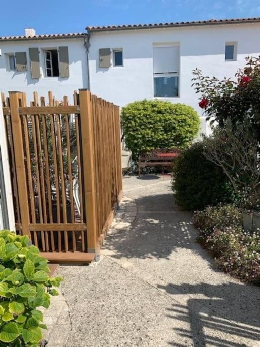 Maison De Vacances La Flotte 00491Ui Zewnętrze zdjęcie